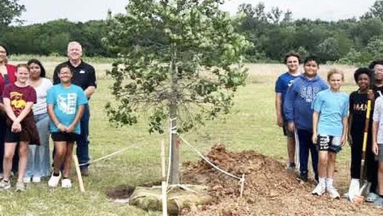 Calpine Donates Tree to FIS for Earth Day