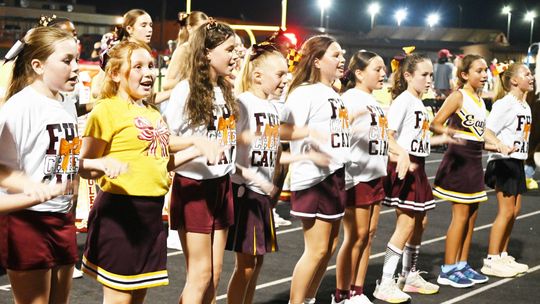 Youngsters Cheer on Eagles
