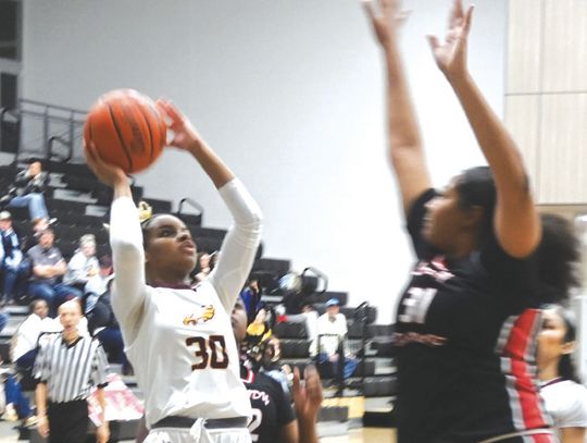 Jimilyah Nash goes up for a basket against Hitchcock in the Regional Semifinals. Nash had 14 points in the game. Photo by Mitchell Pate/Fairfield Recorder
