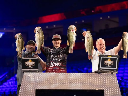 Easton Fothergill (center) set a new Bassmaster Classic weight record at Texas’ Lake Ray Roberts with a three-day total of 76-11 on 15 bass. Fothergill’s weight was anchored by his 29-6 limit in the second round. (Bassmaster Photo)