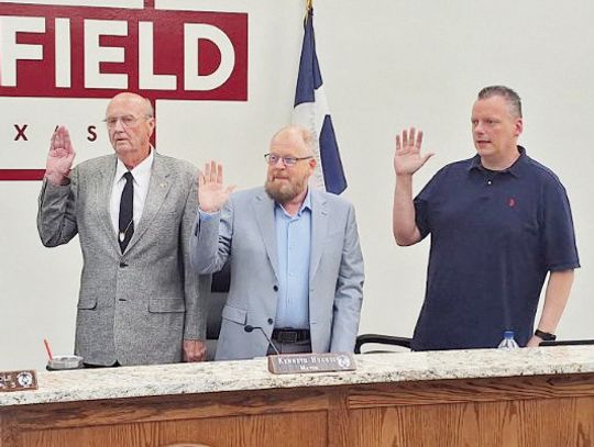 From left, Council Alderman Place 1 James Tyus, Mayor Kenny Hughes and Council Alderman Place 2 Arland Thill take their oaths to serve the City of Fairfield last month. Courtesy Photo