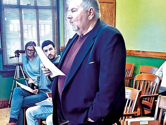Attorney Mike Dixon explains to Freestone County Commissioners at their Nov. 6 meeting why he proposed changing the county’s tax guidelines. Photos by Roxanne Thompson/Fairfield Recorder