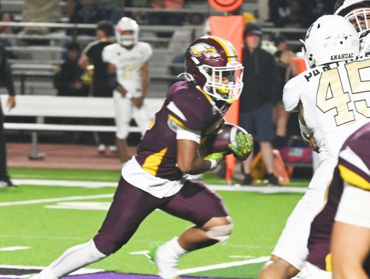 Eagles Defeats Anahuac 62-21