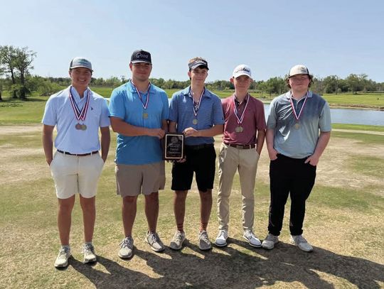 Fairfield golfers advance to Regionals