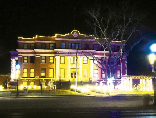 The Freestone County Courthouse is all decorated for the Christmas season. The parade will be held at 4 p.m. on Saturday, Dec. 7, with the tree lighting taking place at 6:15 p.m. Photo by Mitchell Pate/Fairfield Recorder