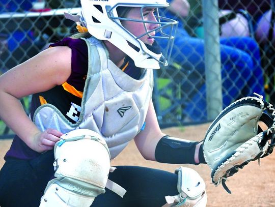Lady Eagles 6-0 in district play
