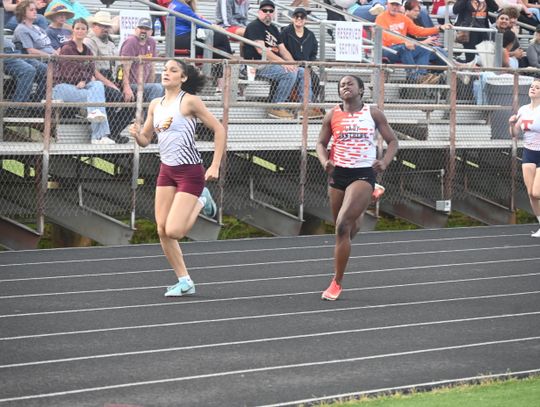 Blayke Brackens wins the gold in the 200m dash with a time of 26.122. Photo by Mitchell Pate/Recorder-Chronicle
