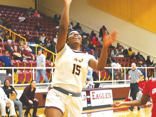 Jaci Abram lays-up a basket for the Lady Eagles against Groesbeck. Photo by Mitchell Pate/Fairfield Recorder