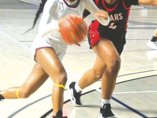 Jimilyah Nash drives to the basket against a Lady Bear in the State Semi-Final. Photo by Mitchell Pate/Fairfield Recorder