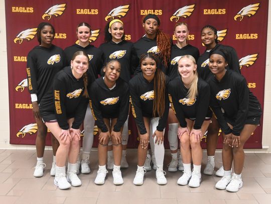 Lady Eagles Go 2-2 in Saginaw Tourney