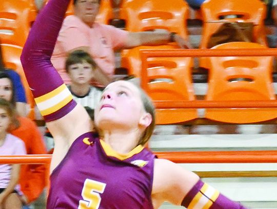 Fairfield’s Delamey McGowan pushes the ball to an empty spot in the Teague defense on Friday afternoon, Sept. 20. Photo by Mitchell Pate/Fairfield Recorder
