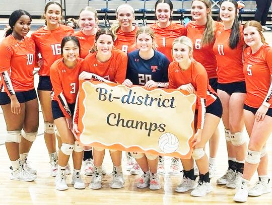 Lady Lions Defeat Thrall in Bi-District