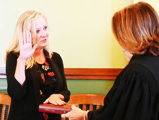 Maggard Sworn-in as New Freestone County Auditor