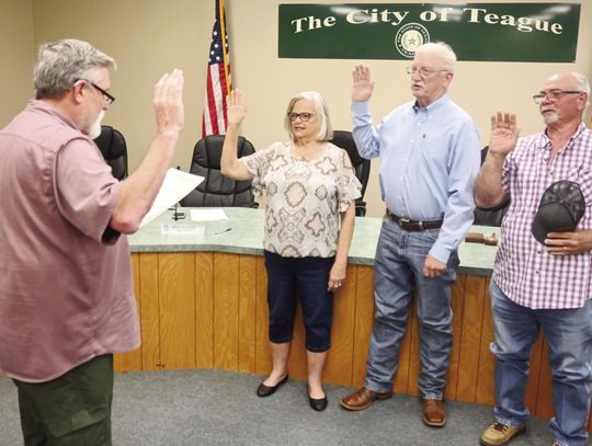 Mayor, aldermen sworn-in at council meeting