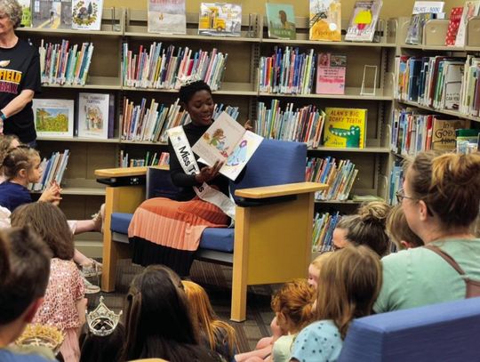 Miss Texas reads at Fairfield Library