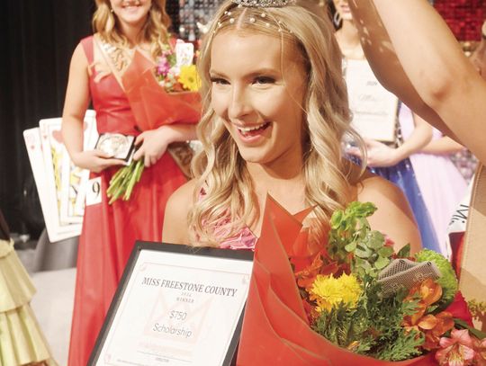 Madison Newhouse is all smiles as she is crowned the 2024 Miss Freestone County. More Pageant photos on Page 8. Photo by Mitchell Pate/Fairfield Recorder