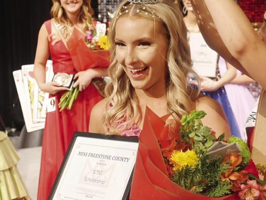 Newhouse crowned Miss Freestone County