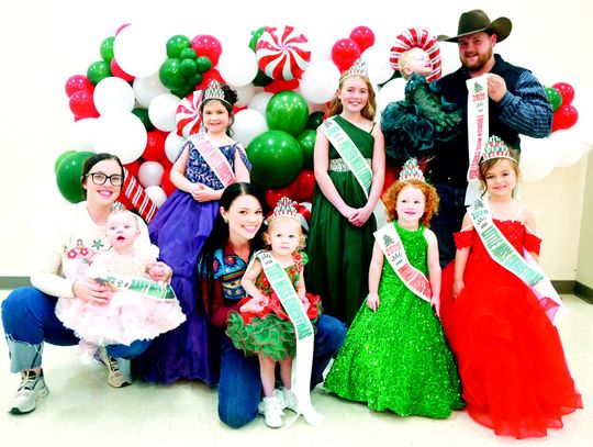 Seven Girls Crowned at Christmas Pageant