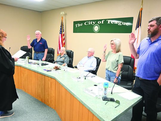 Teague aldermen swear in officials