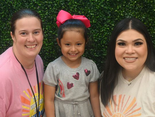 Martinez is all smiles with Kindergarten teachers Kristin Bryd and Vanessa Miller at Kindergarten Registration at Teague Elementary on Thursday evening, April 3. Photo by Mitchell Pate/Recorder-Chronicle