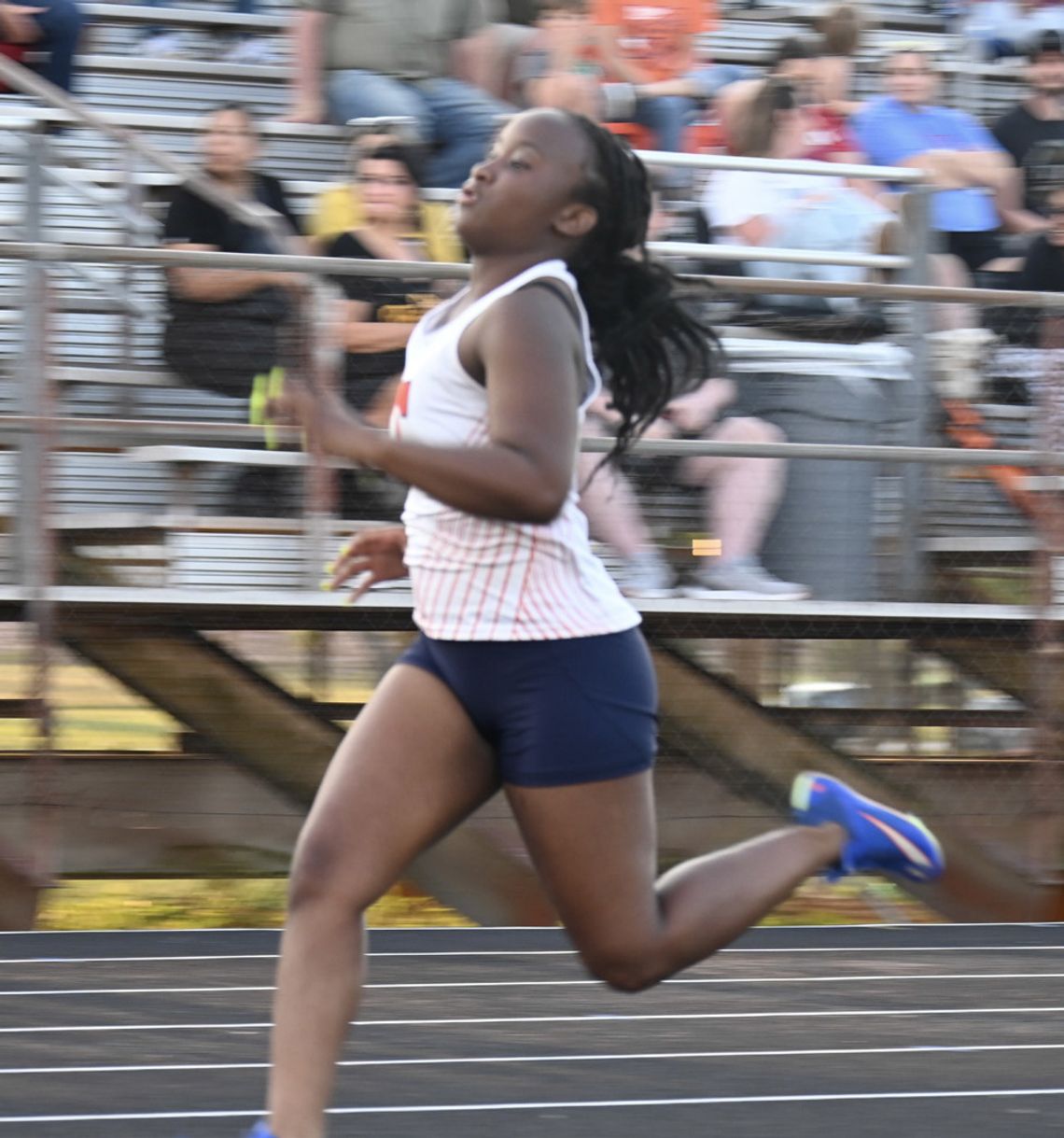 14 Lions Advance to Area Track Meet