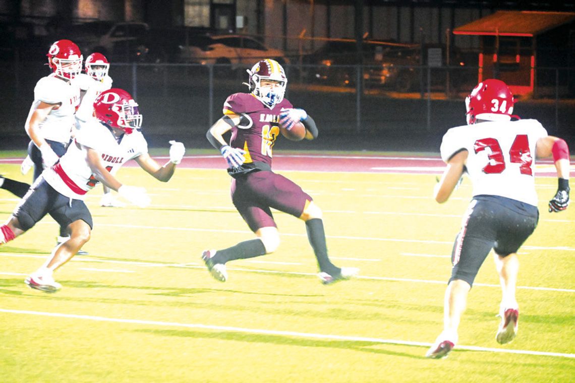 Connor Colvert makes a catch to pick up some yardage for the Eagles. Photo by Mitchell Pate/Fairfield Recorder