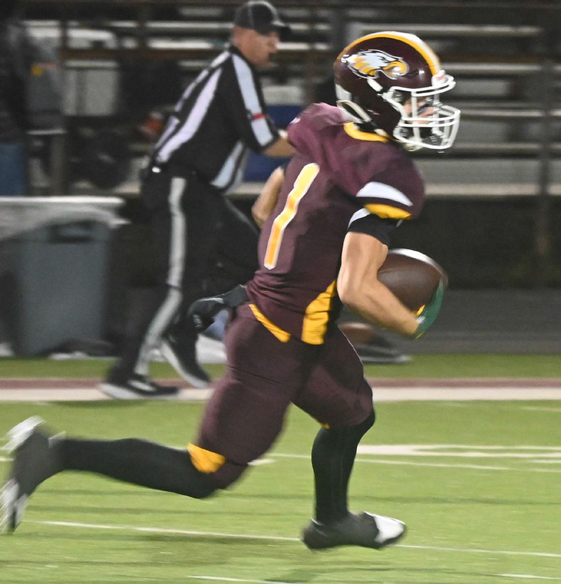 Finn Smith catches a pass from quarterback Kohl Collins and runs it into the endzone for a touchdown. Photo by Mivtchell Pate/Fairfield Recorder