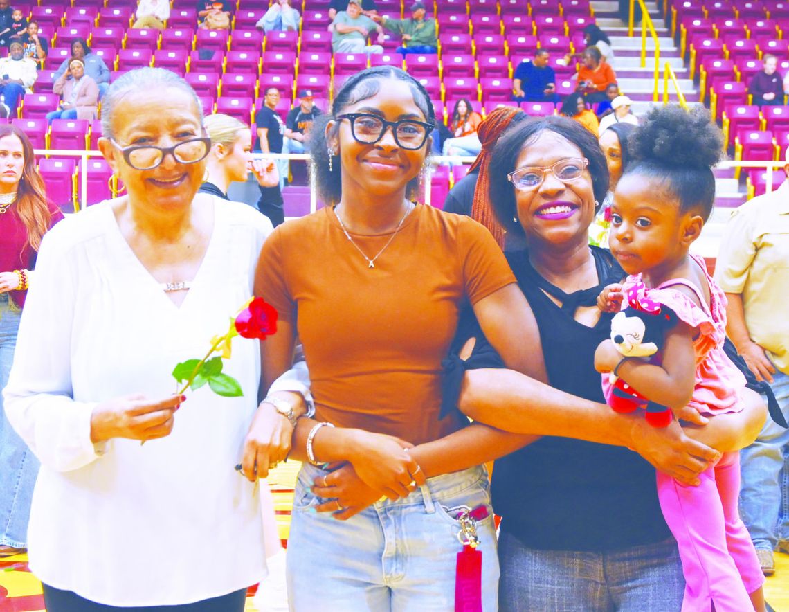 Fairfield Lady Eagles Senior Spotlight: Anyima Peacock