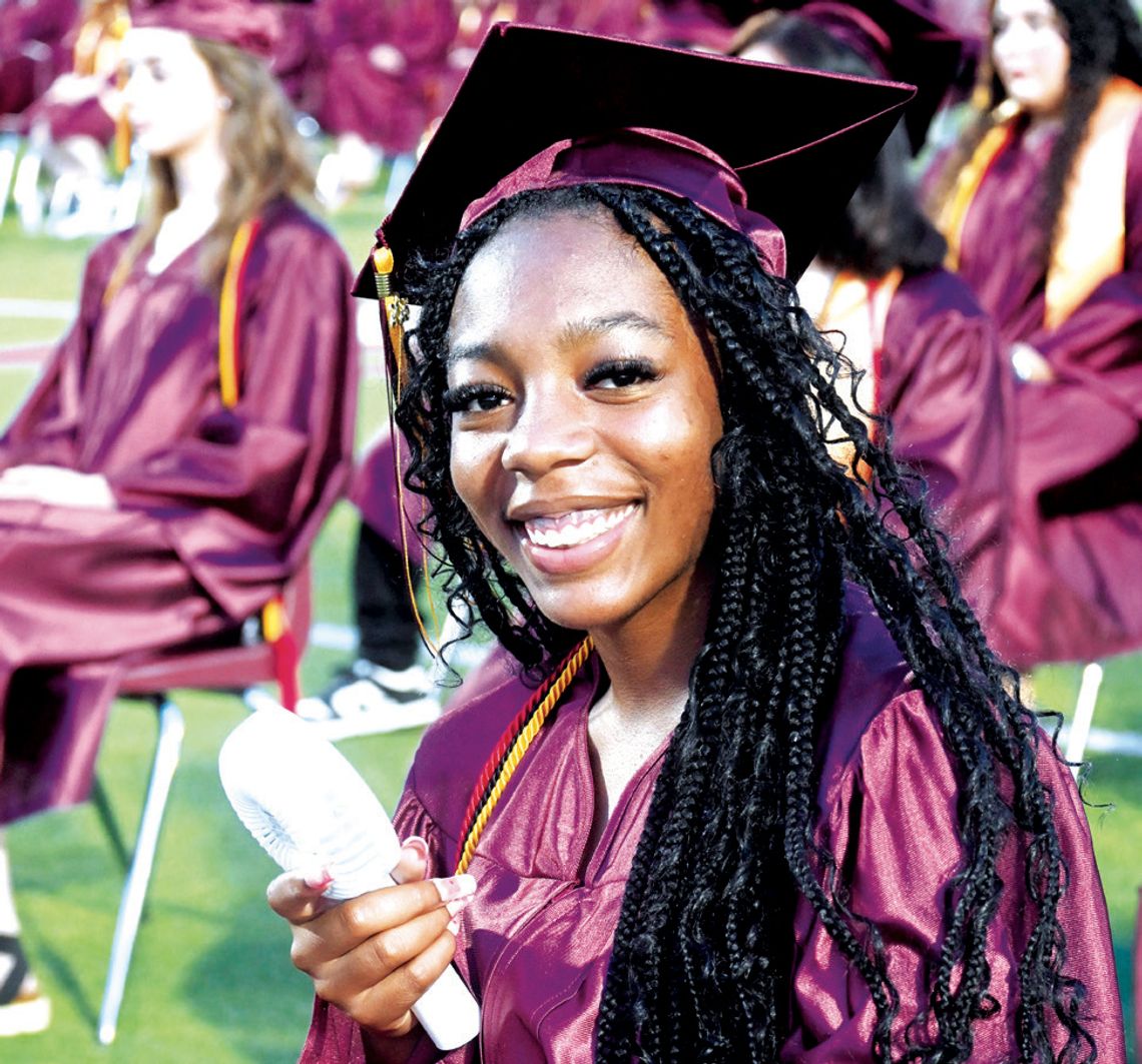 FHS honors 117 graduates