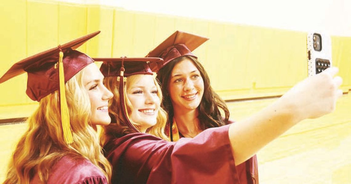 FHS Honors 121 Graduates