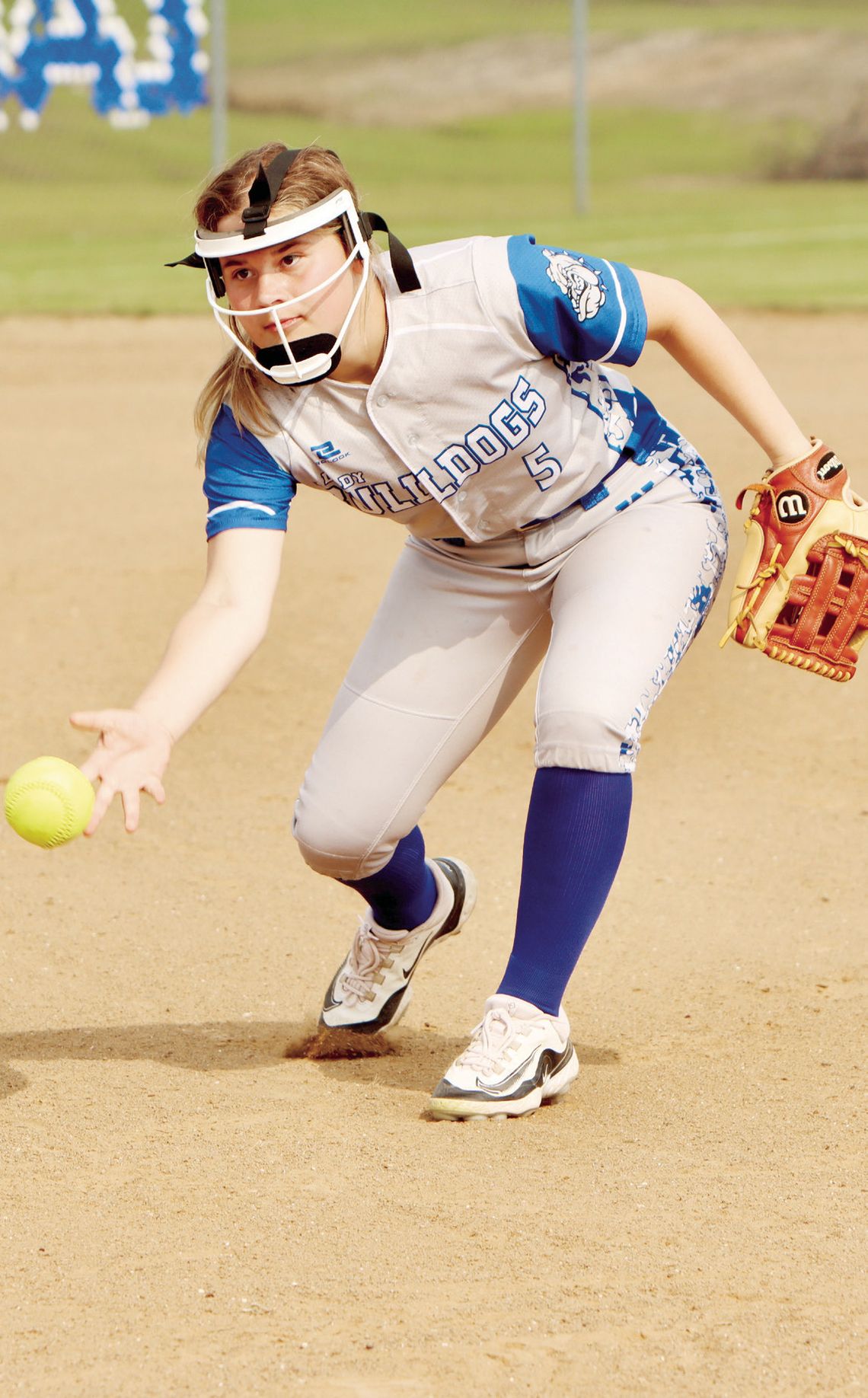 Lady Bulldogs swept by No. 2 Riesel