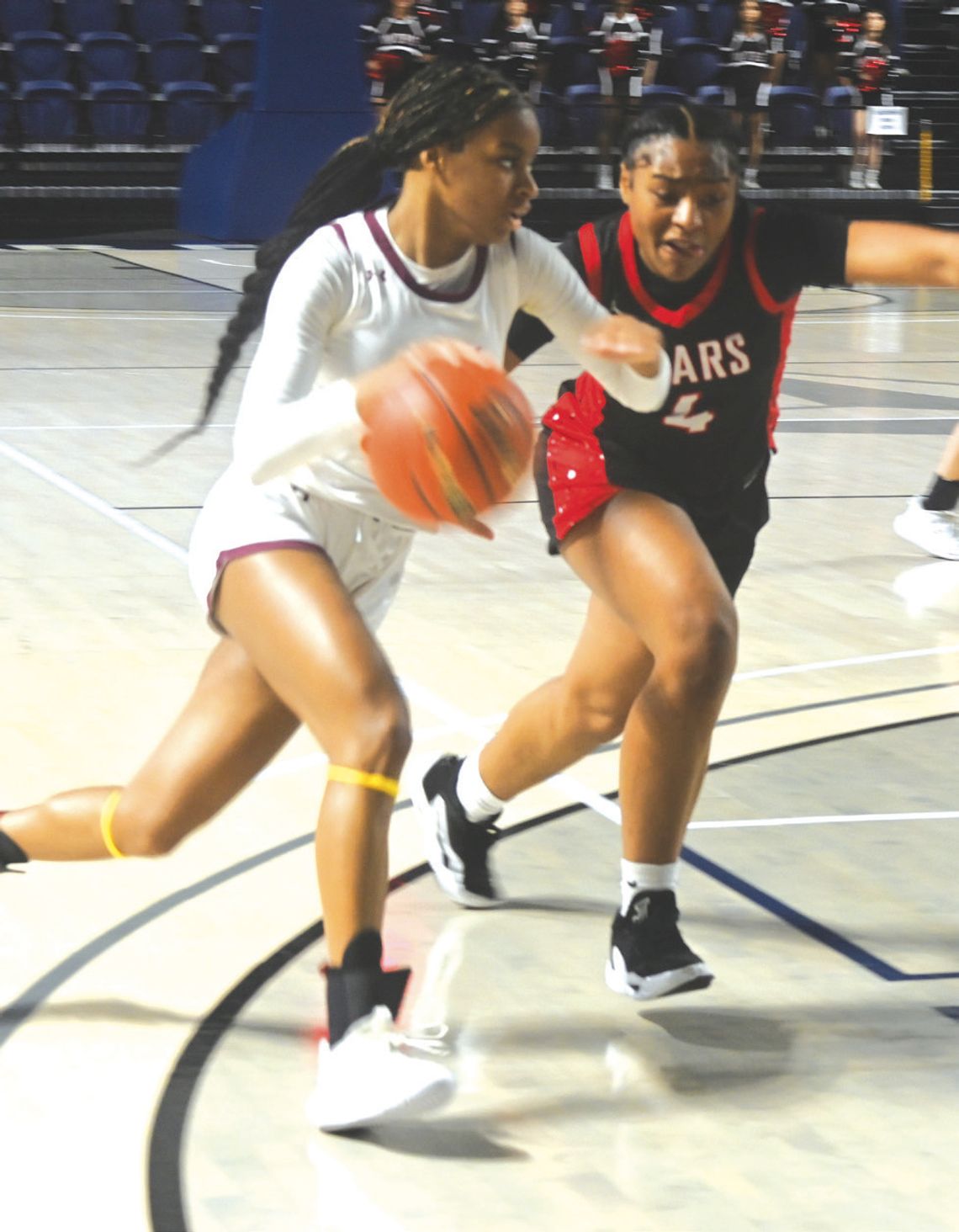 Jimilyah Nash drives to the basket against a Lady Bear in the State Semi-Final. Photo by Mitchell Pate/Fairfield Recorder