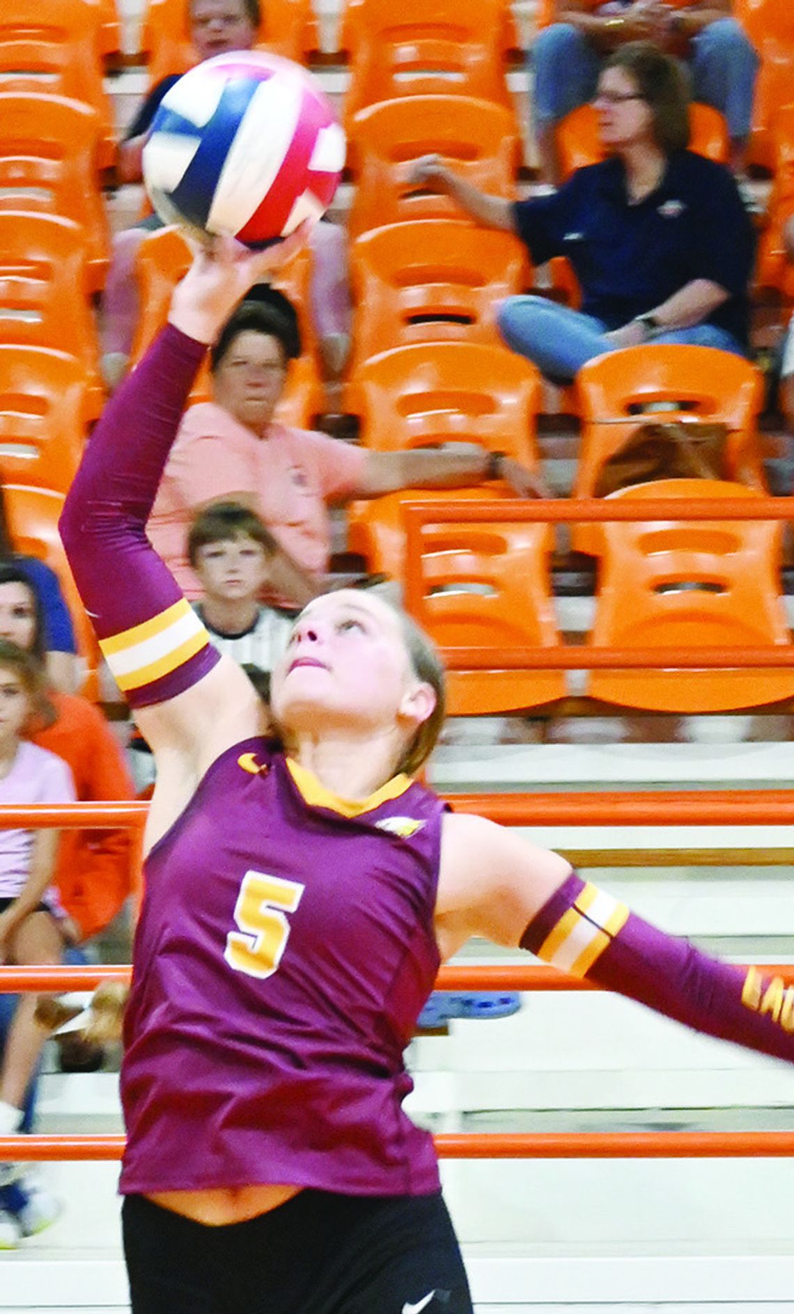 Fairfield’s Delamey McGowan pushes the ball to an empty spot in the Teague defense on Friday afternoon, Sept. 20. Photo by Mitchell Pate/Fairfield Recorder