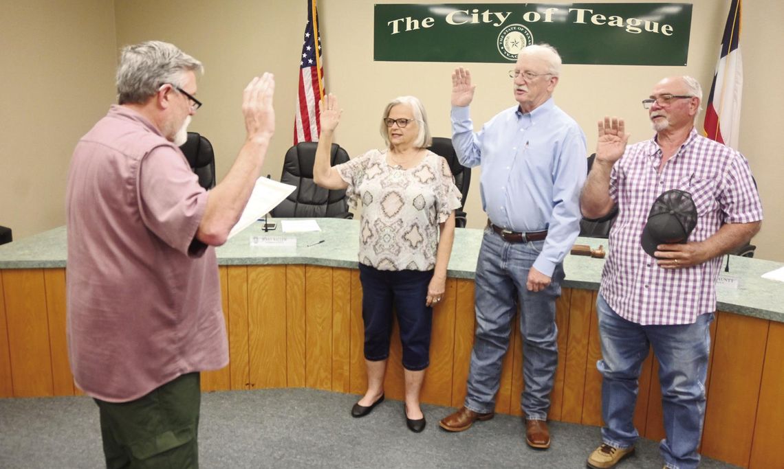 Mayor, aldermen sworn-in at council meeting