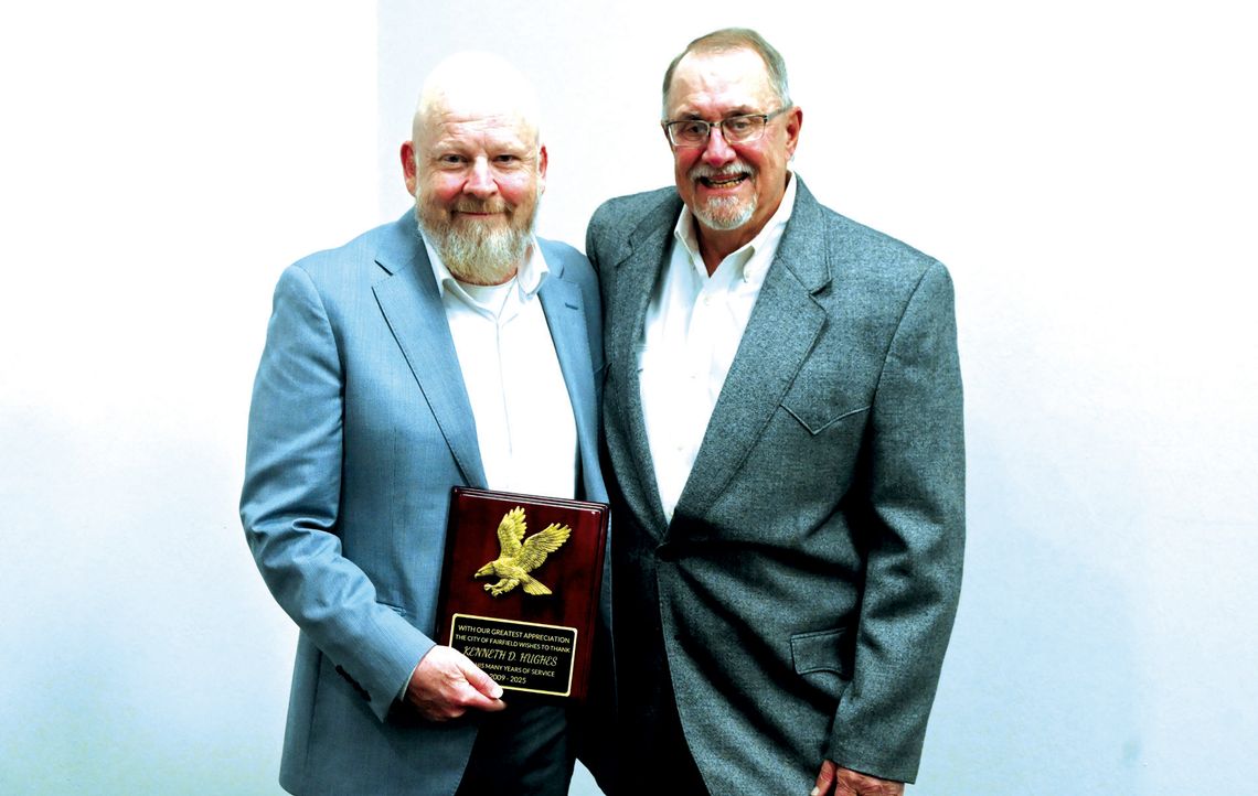 Kenneth Hughes receives a plaque for his time serving as the Fairfield Mayor from new Fairfield Mayor Bobby Nichols on Tuesday evening, Jan. 14. Photo by Mitchell Pate/Fairfield Recorder