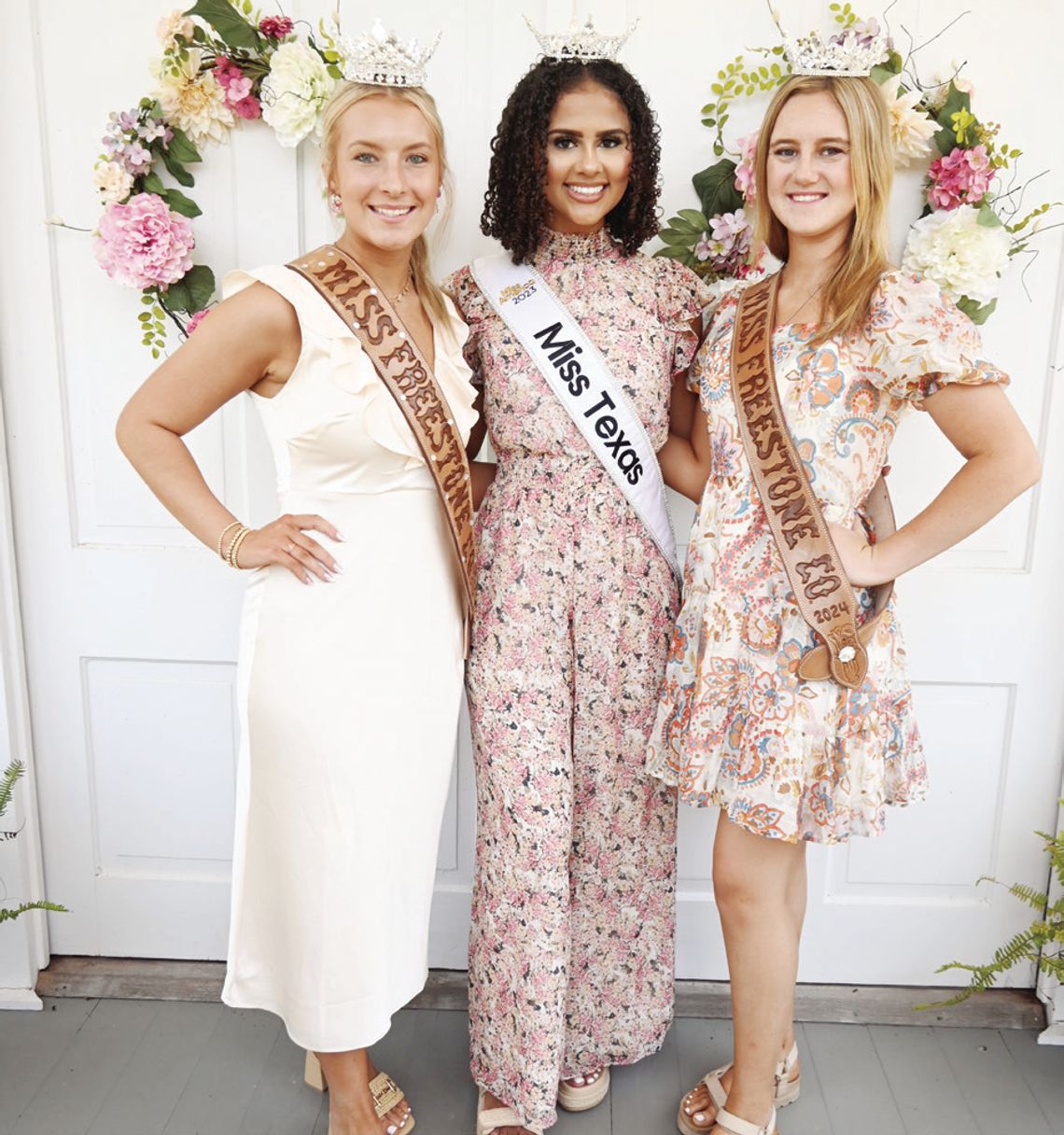 Miss Freestone County Madison Newhouse and Miss Teen Freestone County Allison Grant pose for a photo with Miss Texas Ellie Breaux at Tea with Miss Texas. Photo by Mitchell Pate/Fairfield Recorder