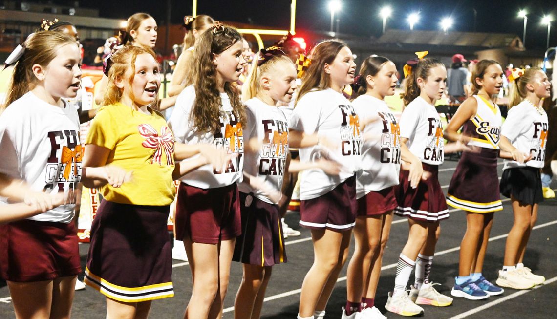 Youngsters Cheer on Eagles